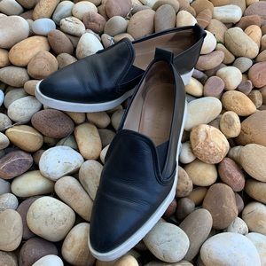 Everlane Street Shoe in Black Leather, size 8.